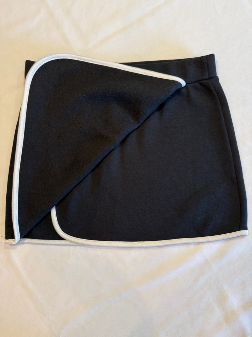 LAZY SUNDAY Black & White Skirt Sporty Wrap-Style Athleisure Size Medium NWT - Picture 8 of 8